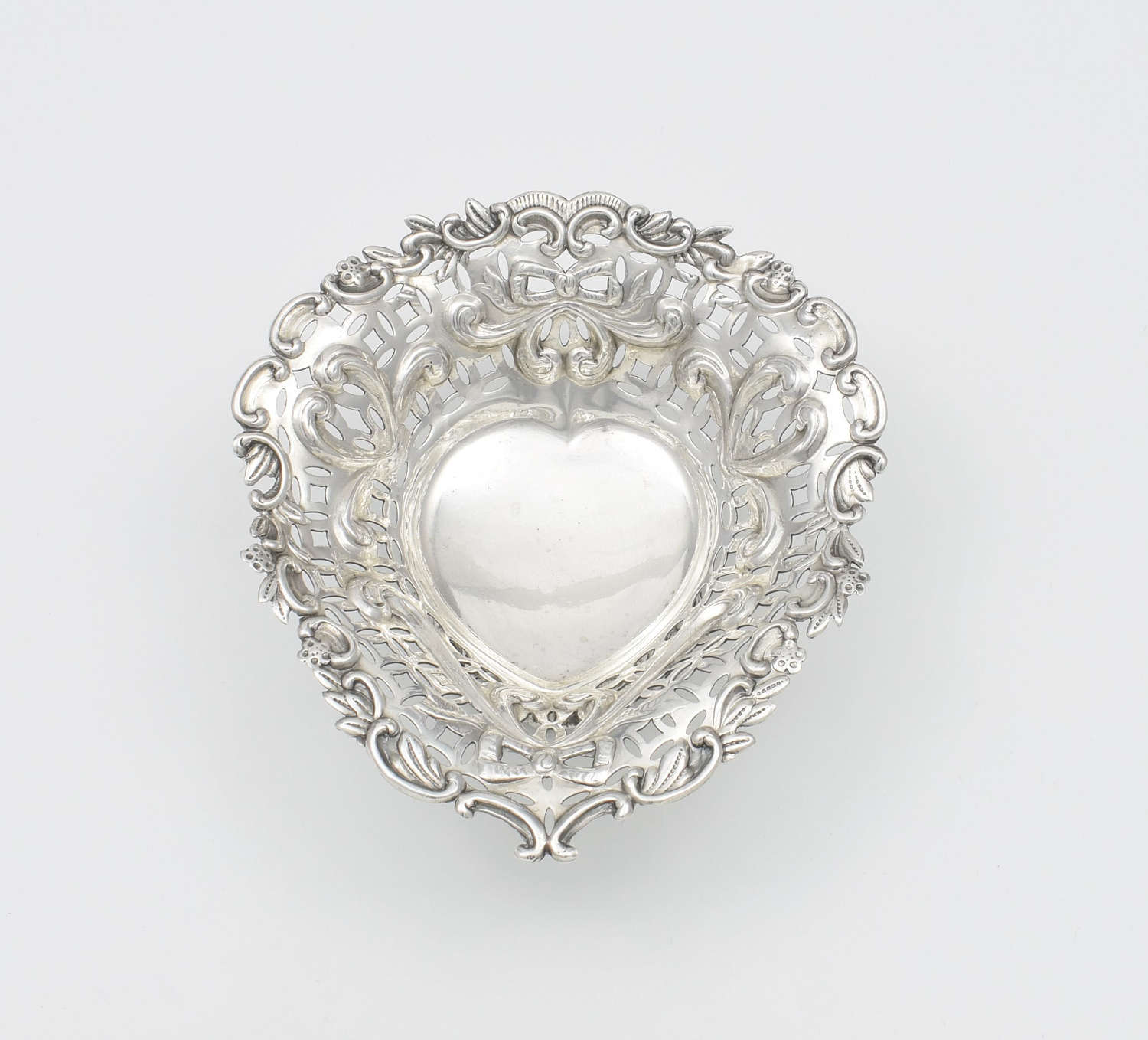 Pretty Victorian Silver Pierced Heart Shape Bonbon / Trinket Dish