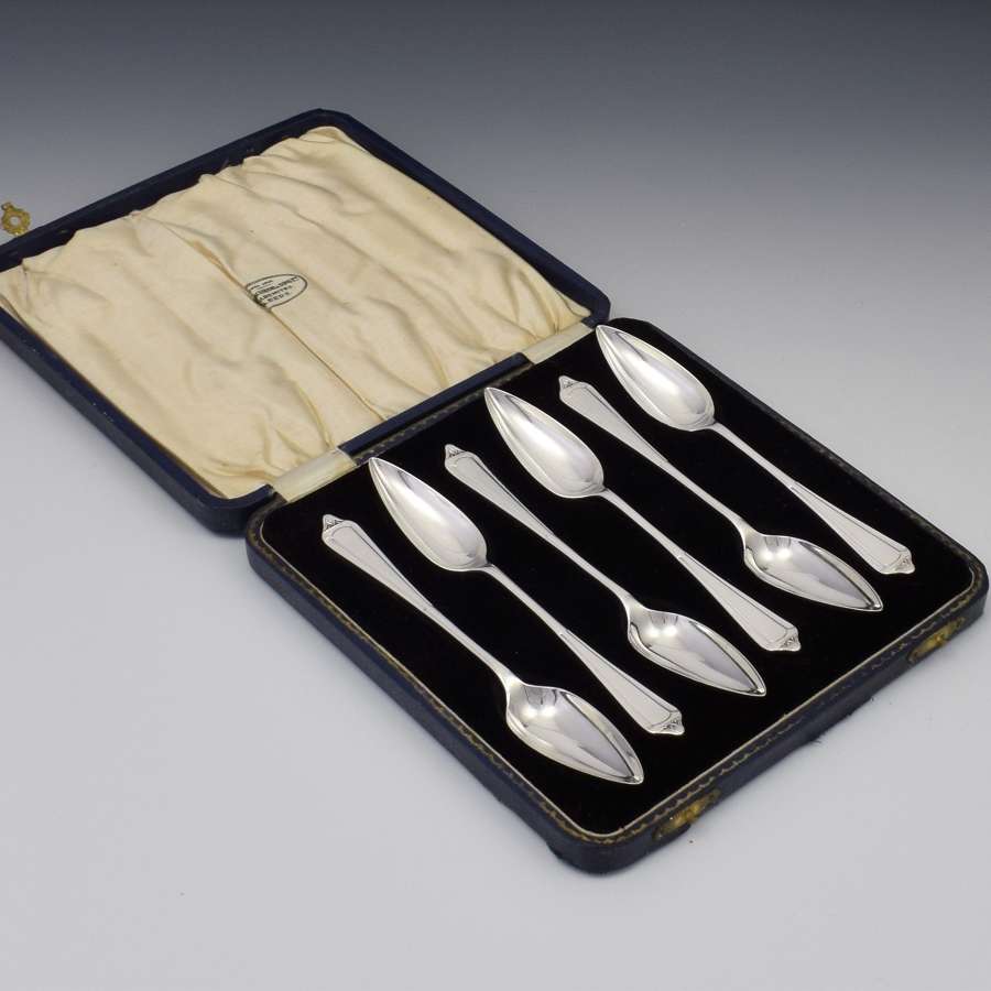 Pretty Cased Set Of 6 Silver Grapefruit Spoons William Hair Haseler