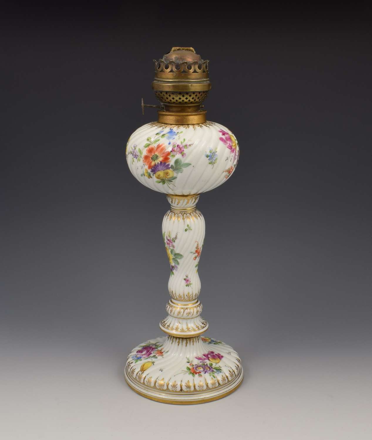 19th Century Large Dresden Carl Thieme Porcelain Oil Lamp Potschappel