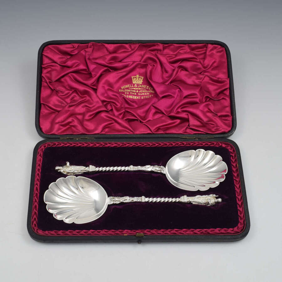 Stunning Pair Of Victorian Cased Silver Scallop Shell Apostle Serving Spoons