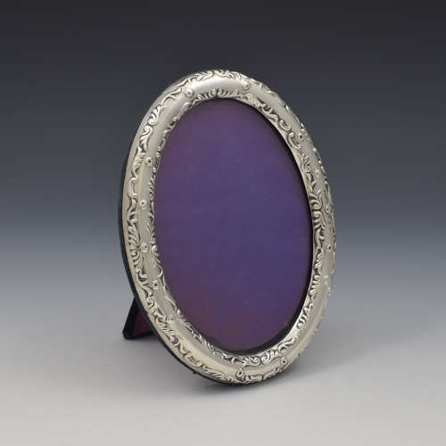 Lovely Victorian Art Nouveau Embossed Silver Oval Photo Frame Photograph