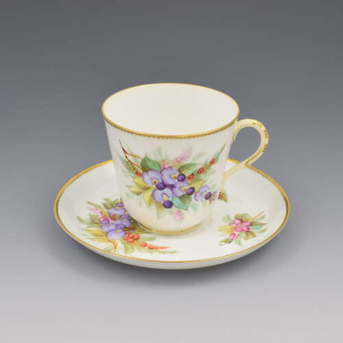 Lovely Victorian Royal Worcester Porcelain Hand Painted Autumnal Floral Cup & Saucer 8173