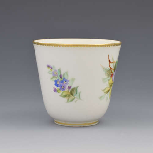 Lovely Victorian Royal Worcester Porcelain Hand Painted Autumnal Floral Cup & Saucer 8173