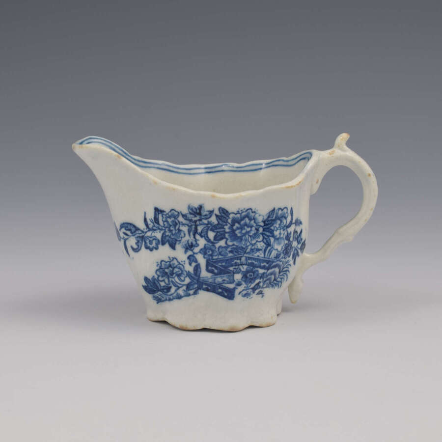 Caughley Porcelain Blue & White Fence Low Chelsea Ewer Cream Boat c.1780