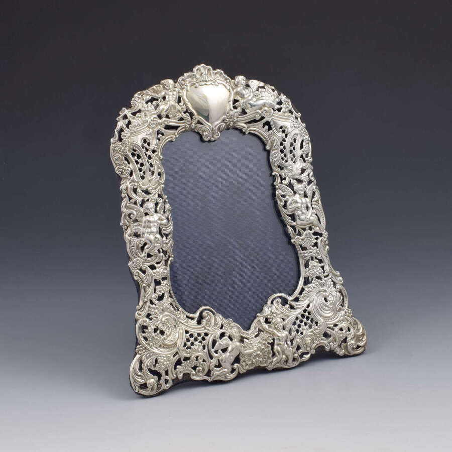 Stunning Ornate Victorian Pierced & Embossed Cherubs Silver Photo Frame 1894 Comyns